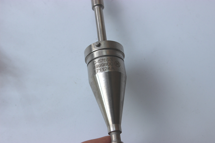 厂价批发东风康明斯ISDE国四(欧Ⅳ)发动机尿素喷射器 4999800.jpg