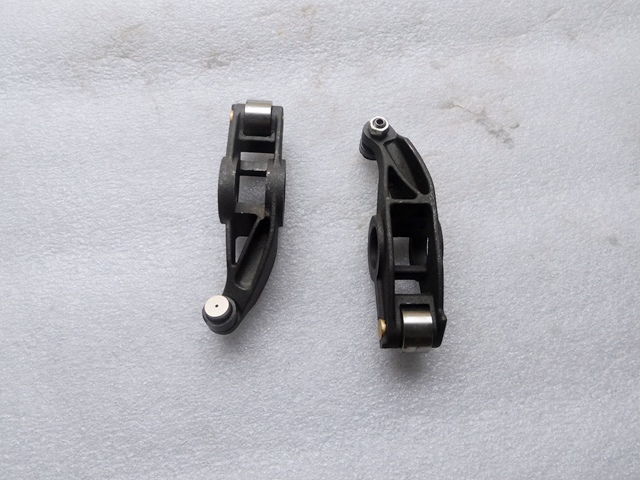 6BT进排气摇臂 3901811  3901810-