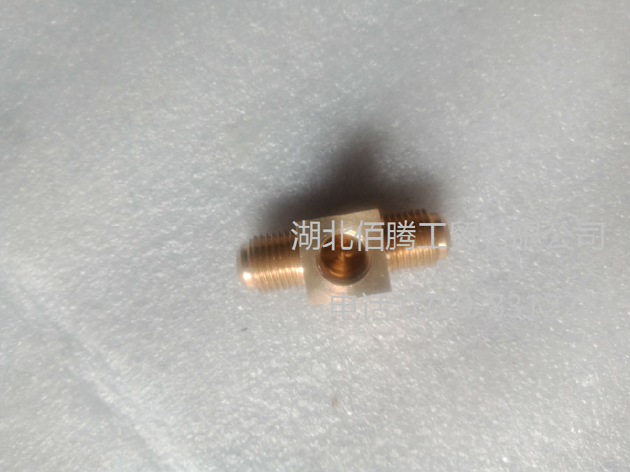 K19发动机配件 接头3165841-3.jpg